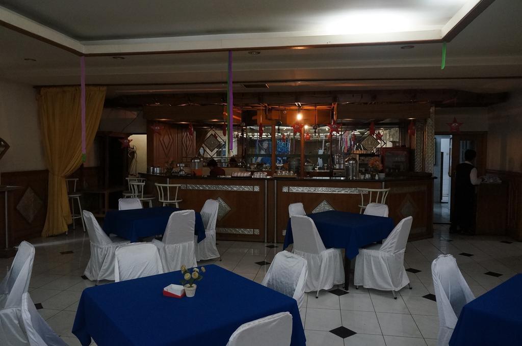 Urbanview Hotel Crown Tasikmalaya By Reddoorz Екстер'єр фото