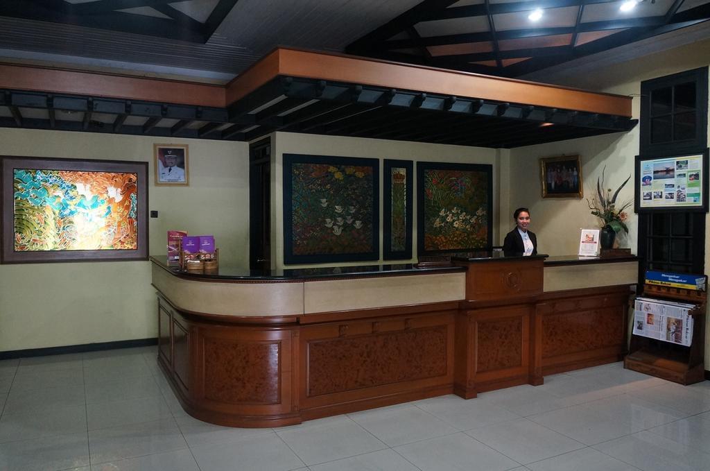 Urbanview Hotel Crown Tasikmalaya By Reddoorz Екстер'єр фото