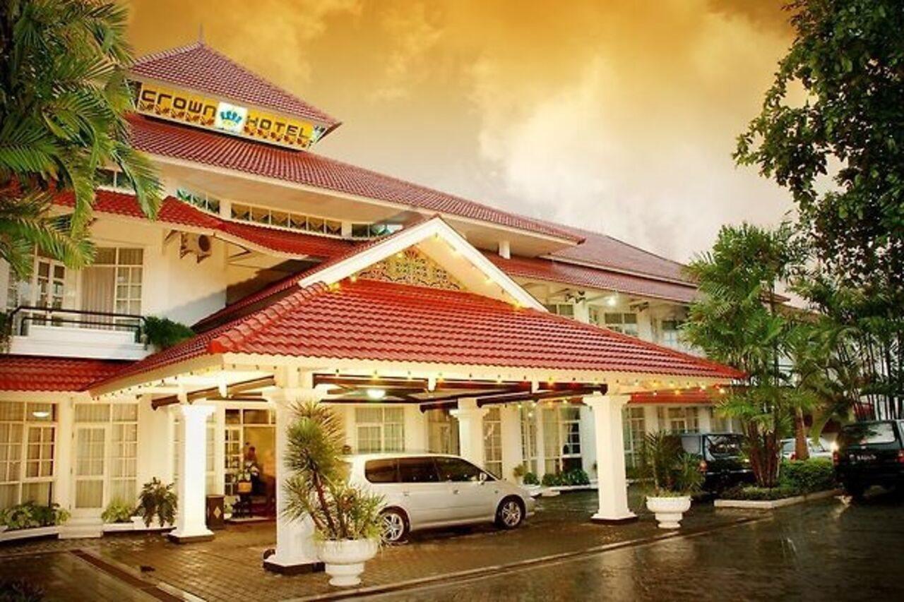 Urbanview Hotel Crown Tasikmalaya By Reddoorz Екстер'єр фото