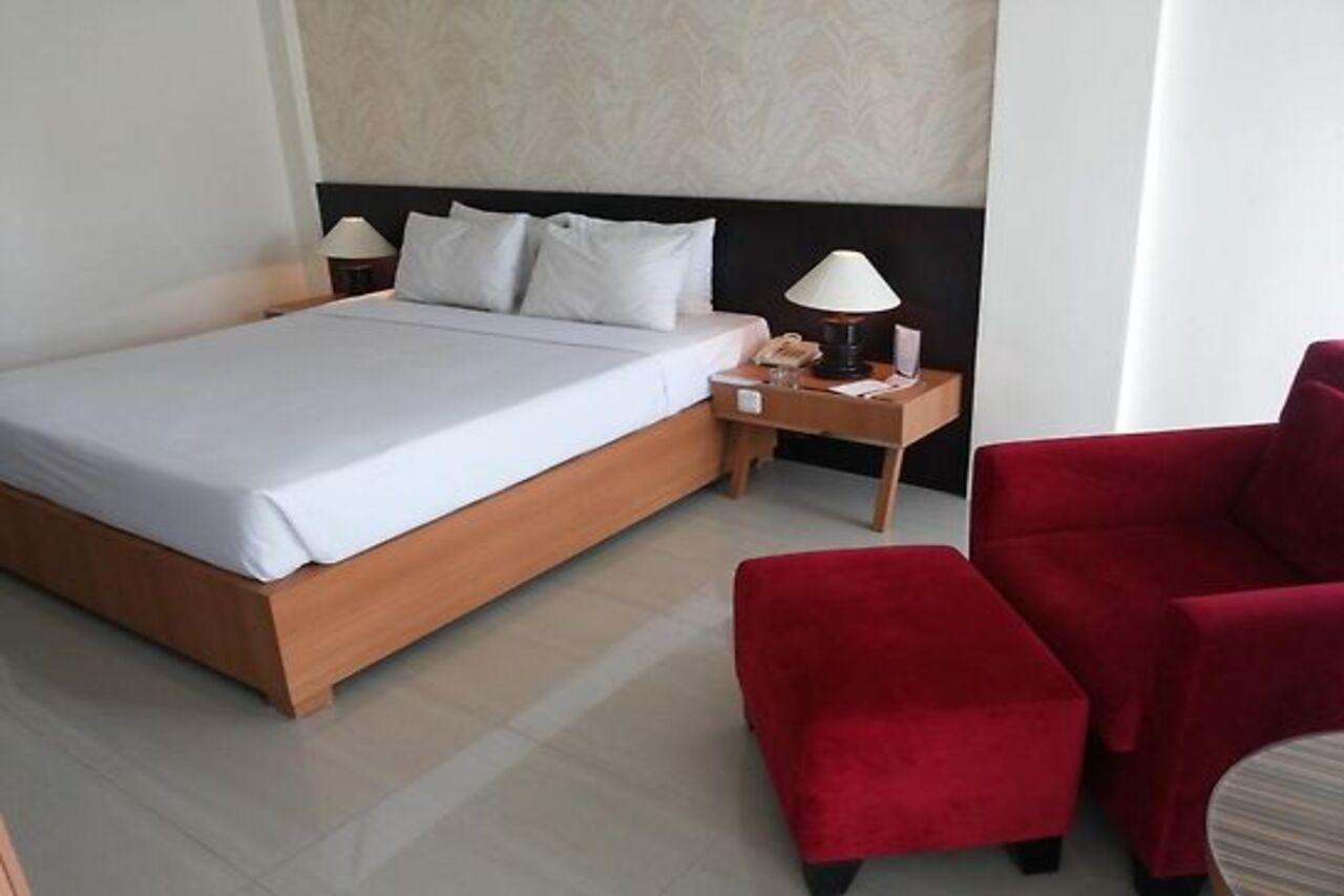 Urbanview Hotel Crown Tasikmalaya By Reddoorz Екстер'єр фото