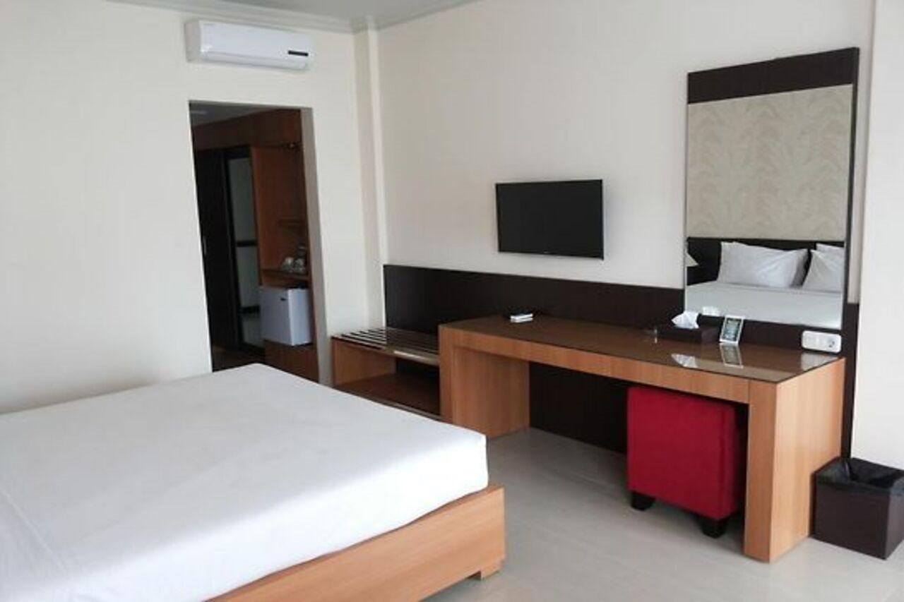 Urbanview Hotel Crown Tasikmalaya By Reddoorz Екстер'єр фото