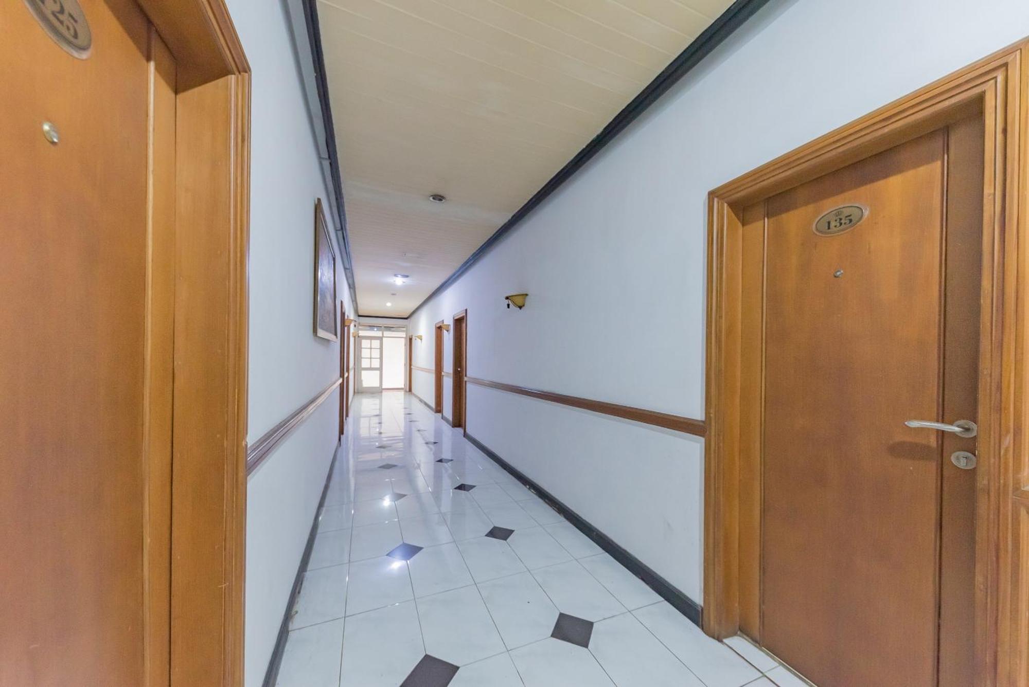 Urbanview Hotel Crown Tasikmalaya By Reddoorz Екстер'єр фото