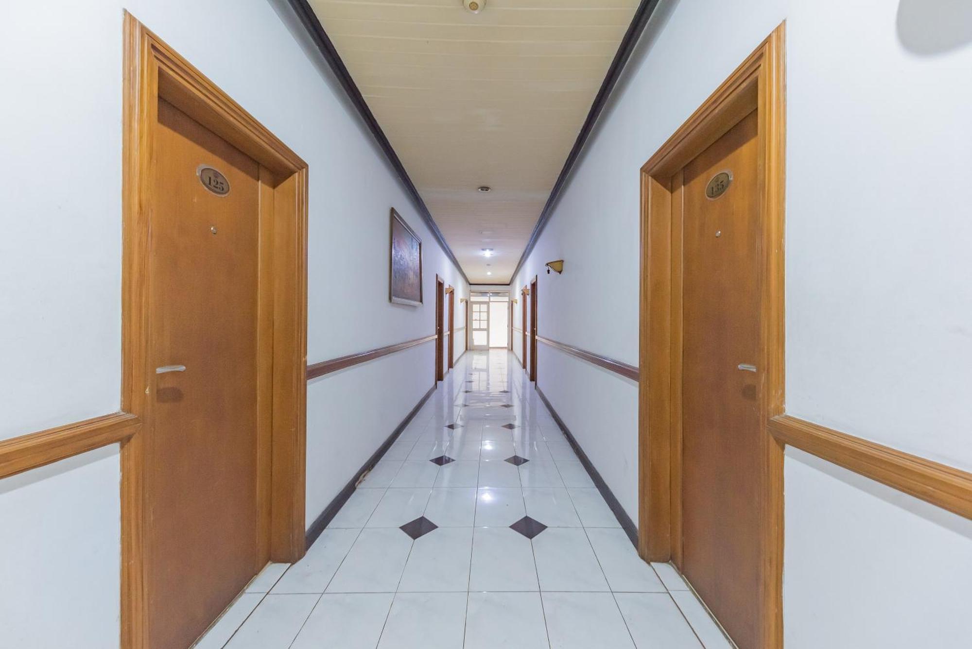 Urbanview Hotel Crown Tasikmalaya By Reddoorz Екстер'єр фото
