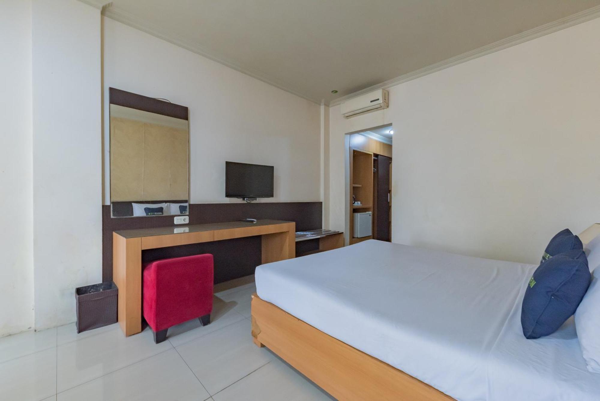 Urbanview Hotel Crown Tasikmalaya By Reddoorz Екстер'єр фото