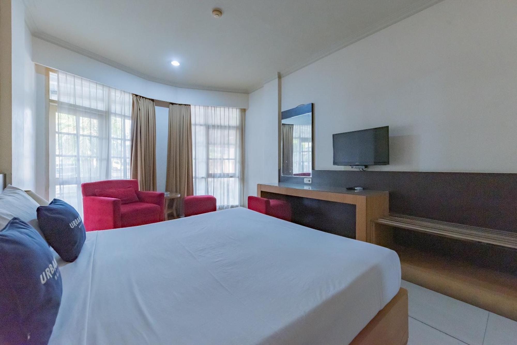 Urbanview Hotel Crown Tasikmalaya By Reddoorz Екстер'єр фото