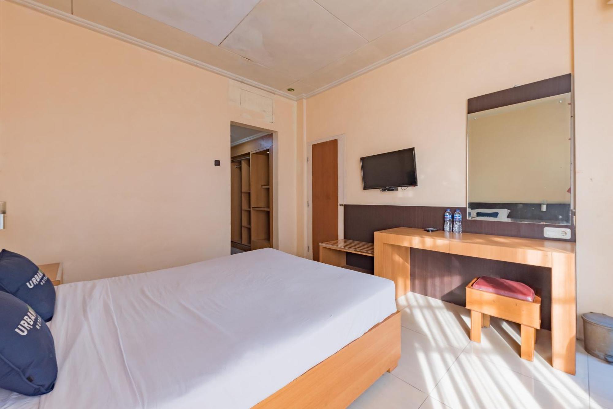 Urbanview Hotel Crown Tasikmalaya By Reddoorz Екстер'єр фото