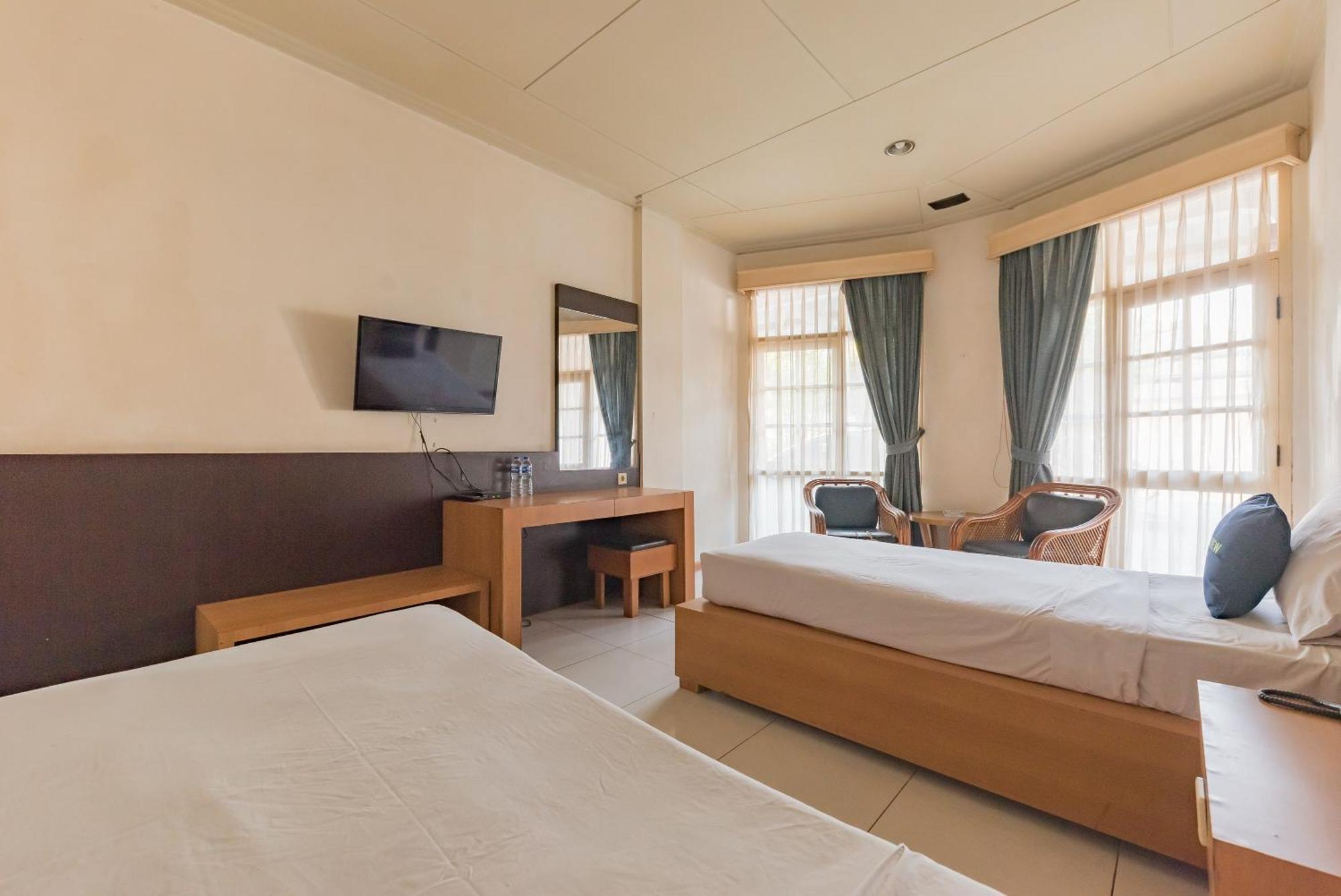 Urbanview Hotel Crown Tasikmalaya By Reddoorz Екстер'єр фото