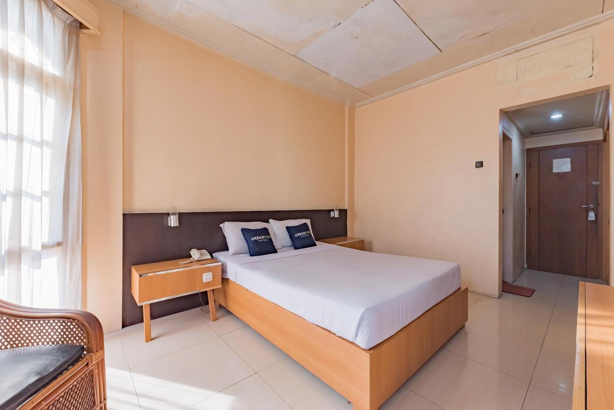 Urbanview Hotel Crown Tasikmalaya By Reddoorz Екстер'єр фото