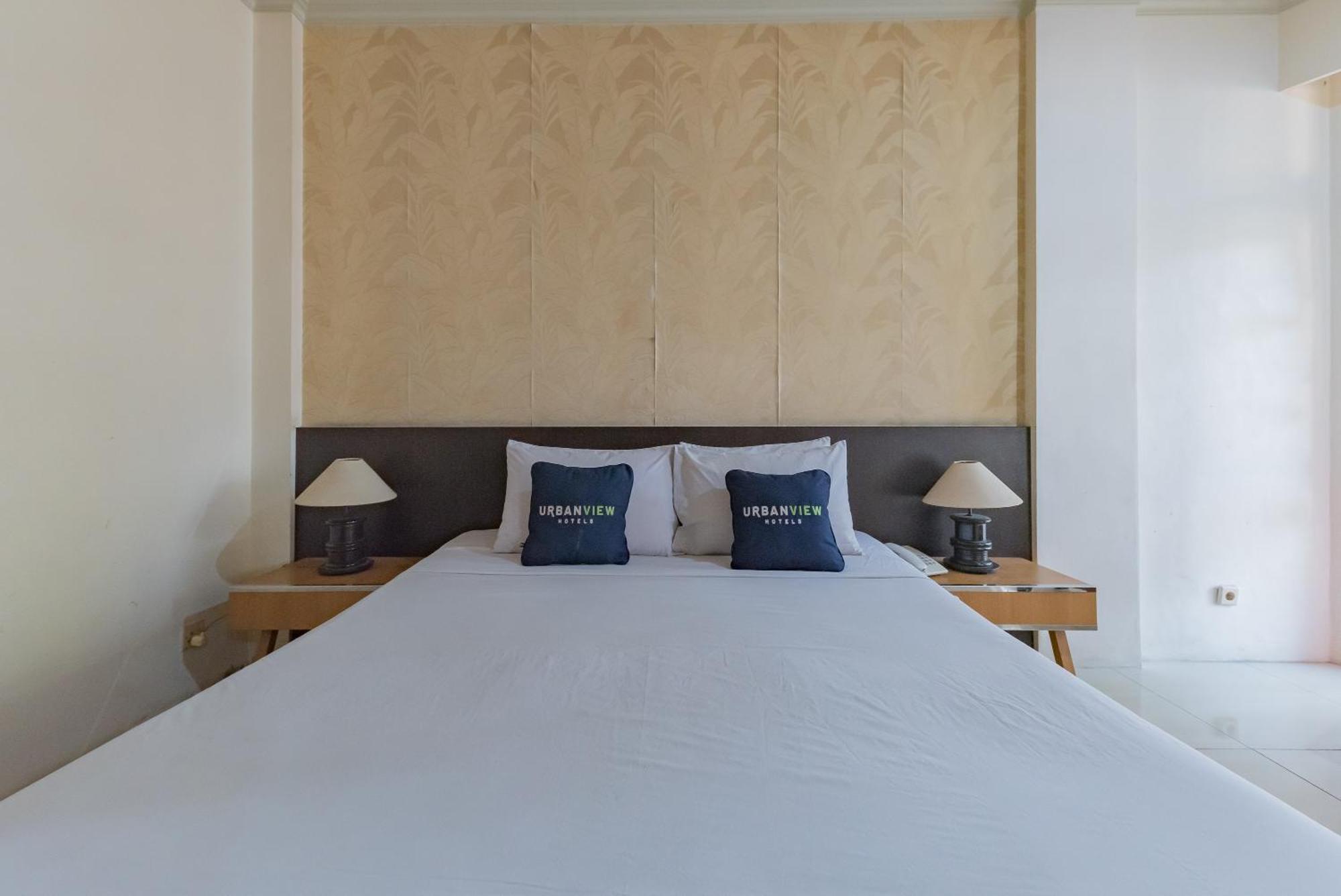 Urbanview Hotel Crown Tasikmalaya By Reddoorz Екстер'єр фото