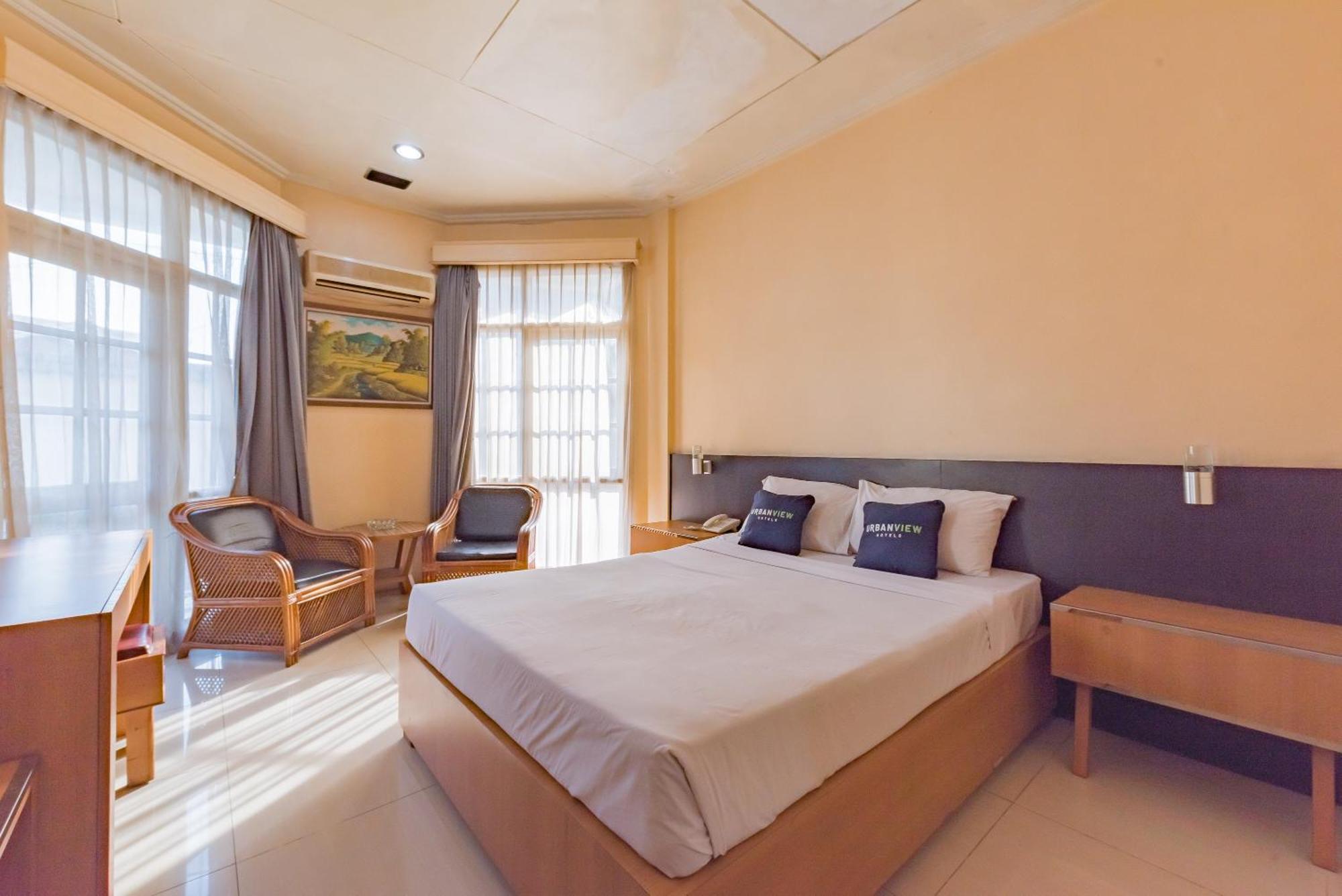 Urbanview Hotel Crown Tasikmalaya By Reddoorz Екстер'єр фото