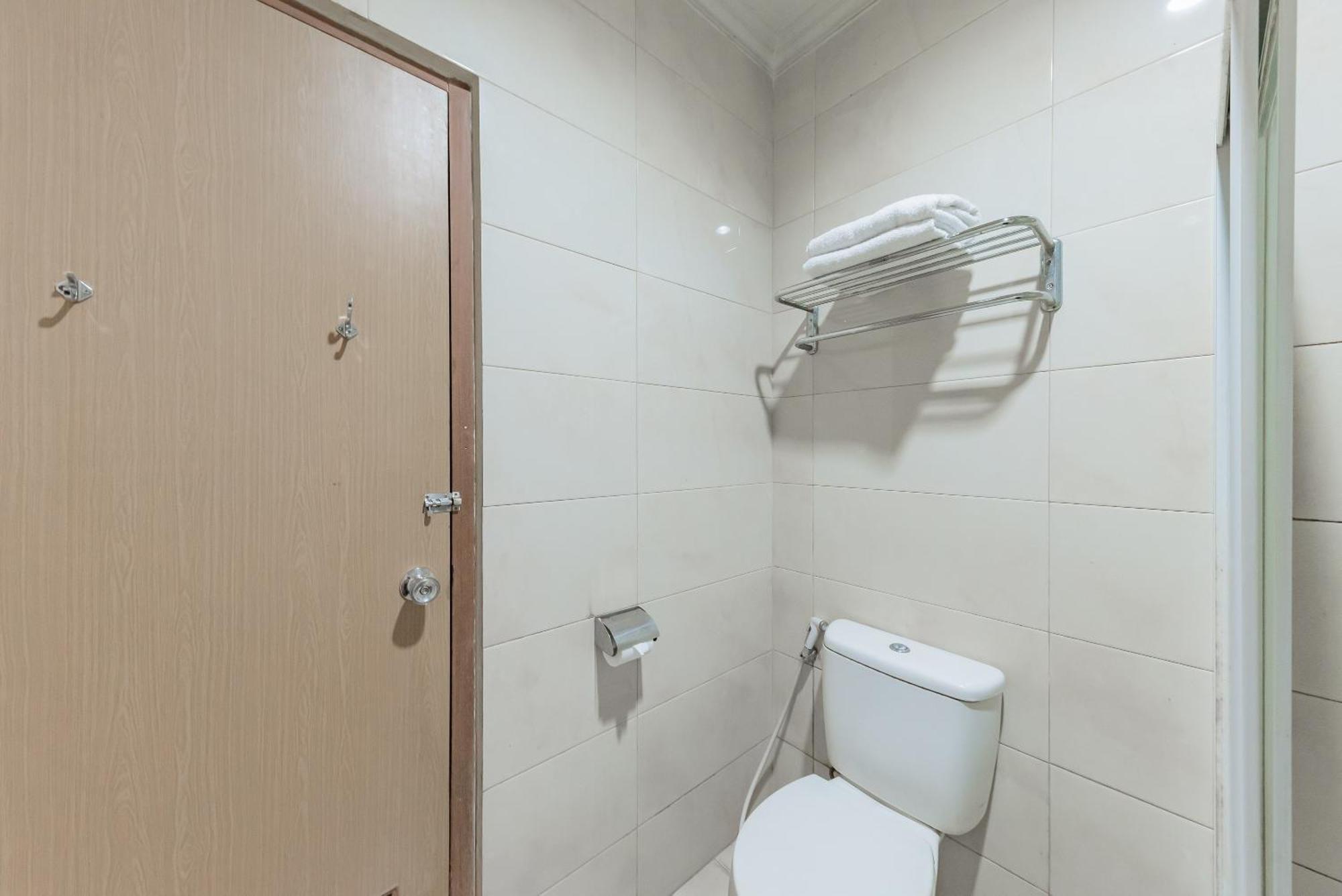 Urbanview Hotel Crown Tasikmalaya By Reddoorz Екстер'єр фото